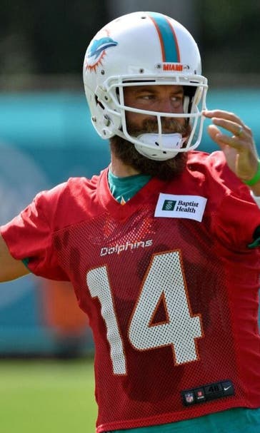 Ryan Fitzpatrick helps Josh Rosen while competing for Dolphins starting job